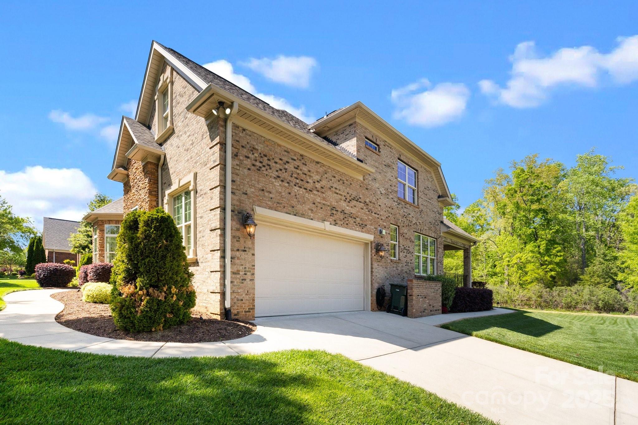 LAUREL CREEK - Residential