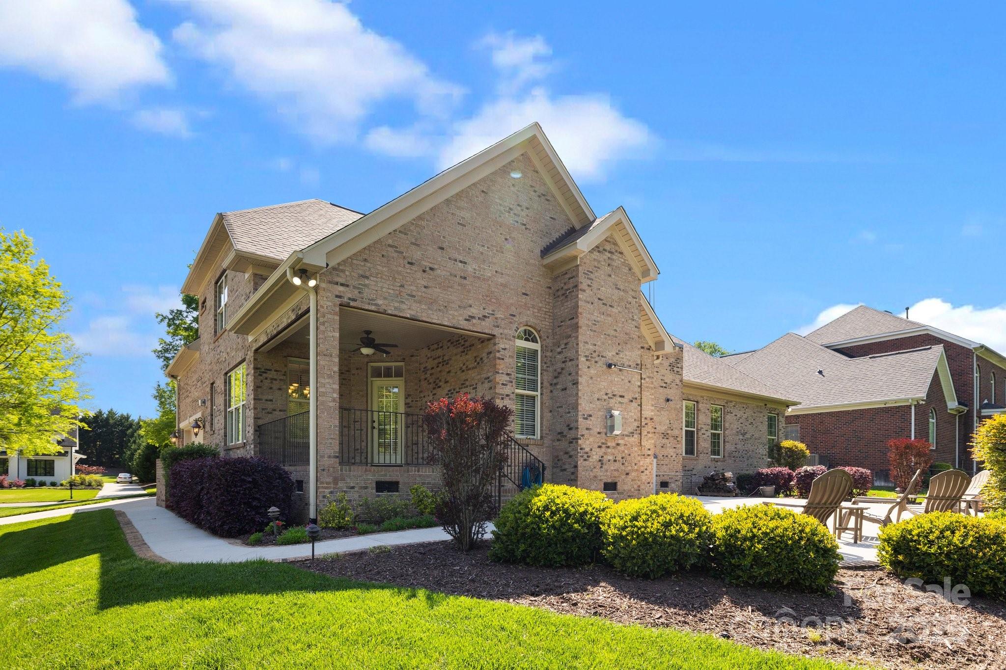 LAUREL CREEK - Residential