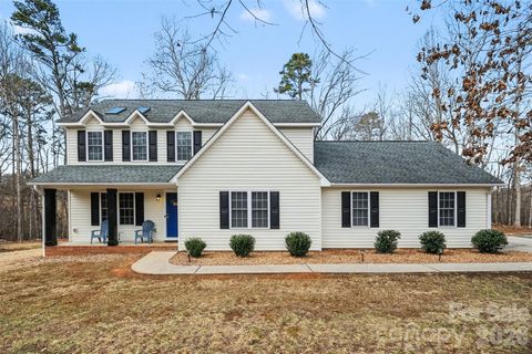 Photo of 1338 Pell Drive, Lincolnton, NC 28092 (MLS # 4336740)