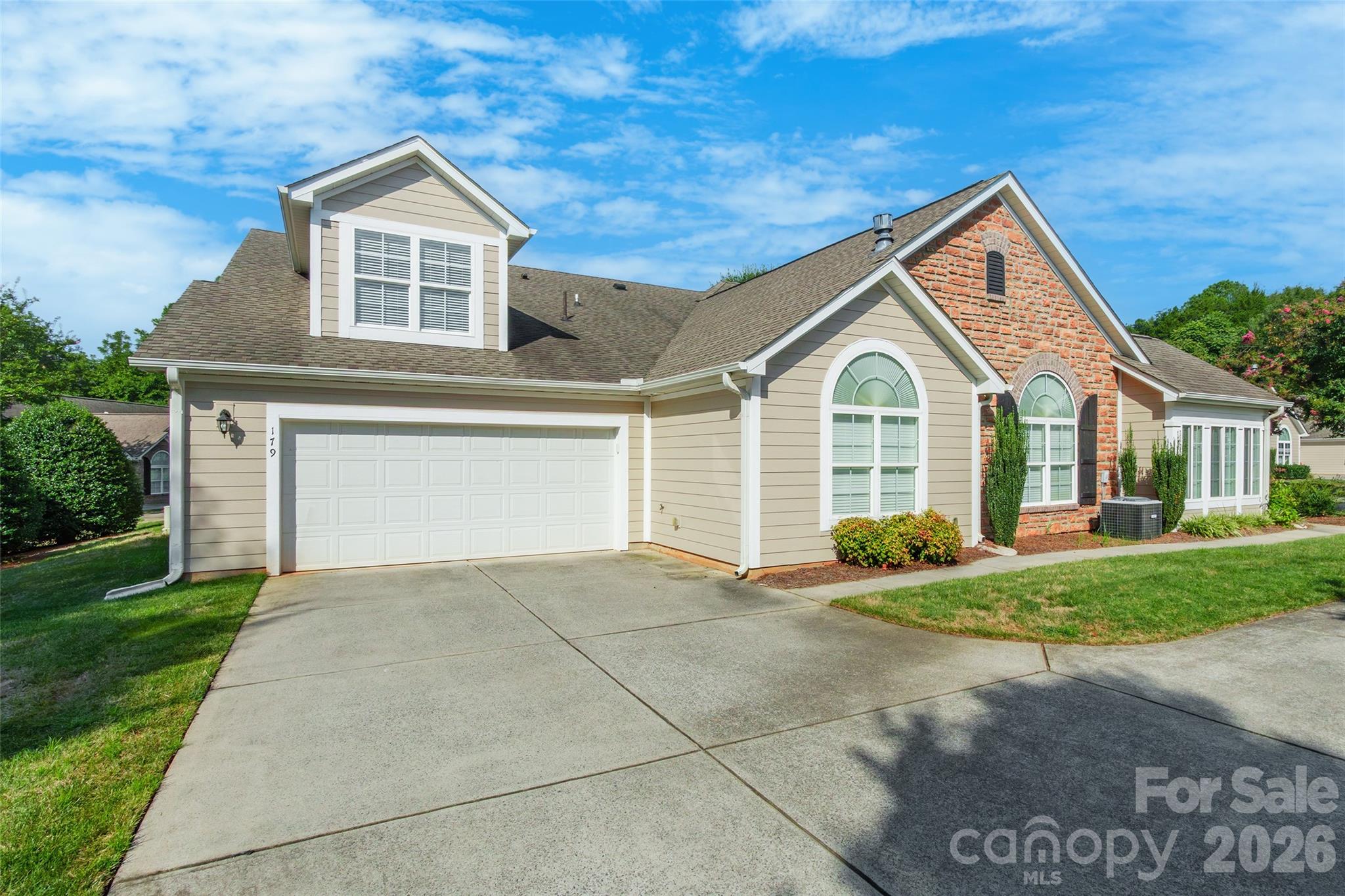 179 Lone Oak Circle