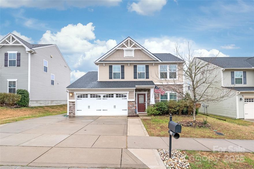 Well-maintained home in a desirable neighborhood, offering numerous amenities and access to walking trails. In addition to the two-car garage, there’s an extra parking pad for a third vehicle. The spacious dining and living areas are perfect for entertaining. The freshly remodeled kitchen features a gas range, a pantry, ample bar counter space, 48" cabinets, and a double-door refrigerator with custom panels—ideal for any gourmet chef. Upstairs, you'll find three generously sized bedrooms and a loft. But wait until you see the backyard oasis! The largest in the community, it’s fully fenced, offering both privacy and multiple outdoor spaces for grilling, gardening, or simply enjoying the peaceful landscape. There's even a firepit for cozy evenings. New roof 2023
Don't wait to see this one—it won’t last long!