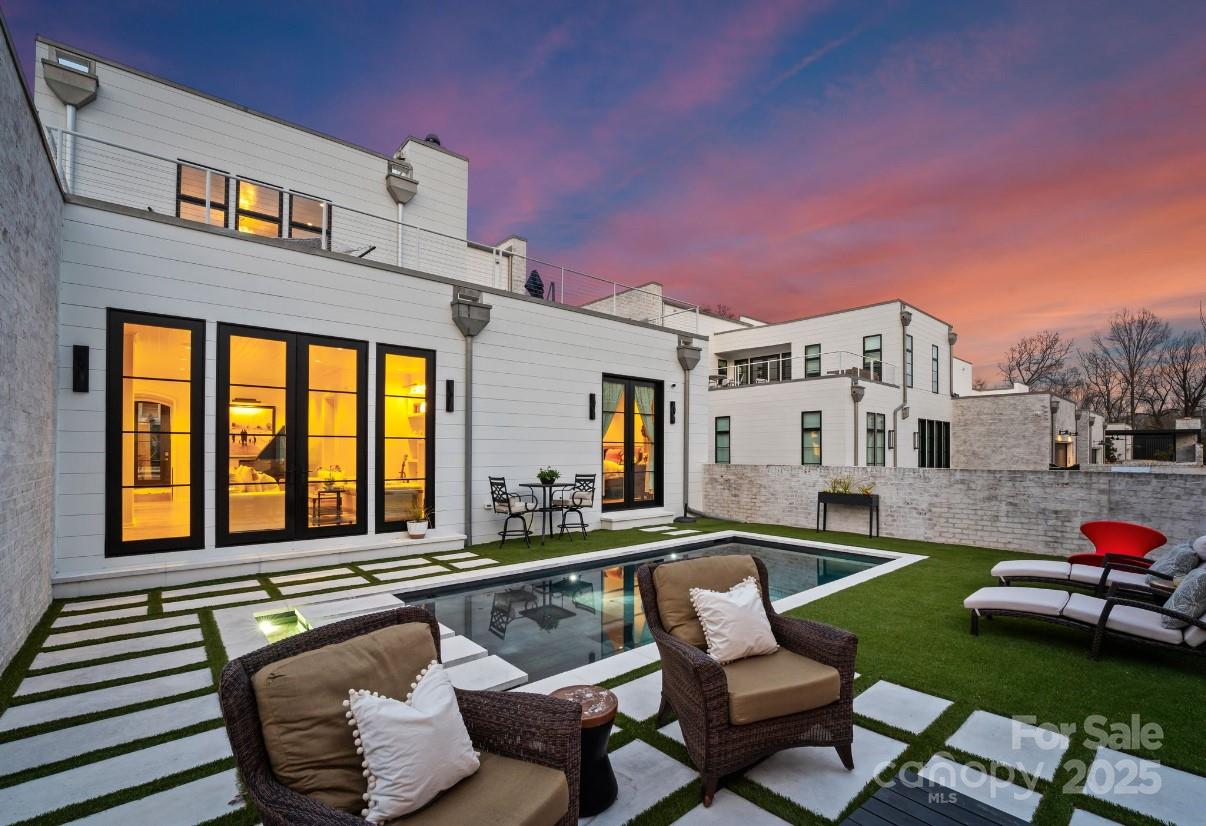 2818 Kenwood Sharon Lane