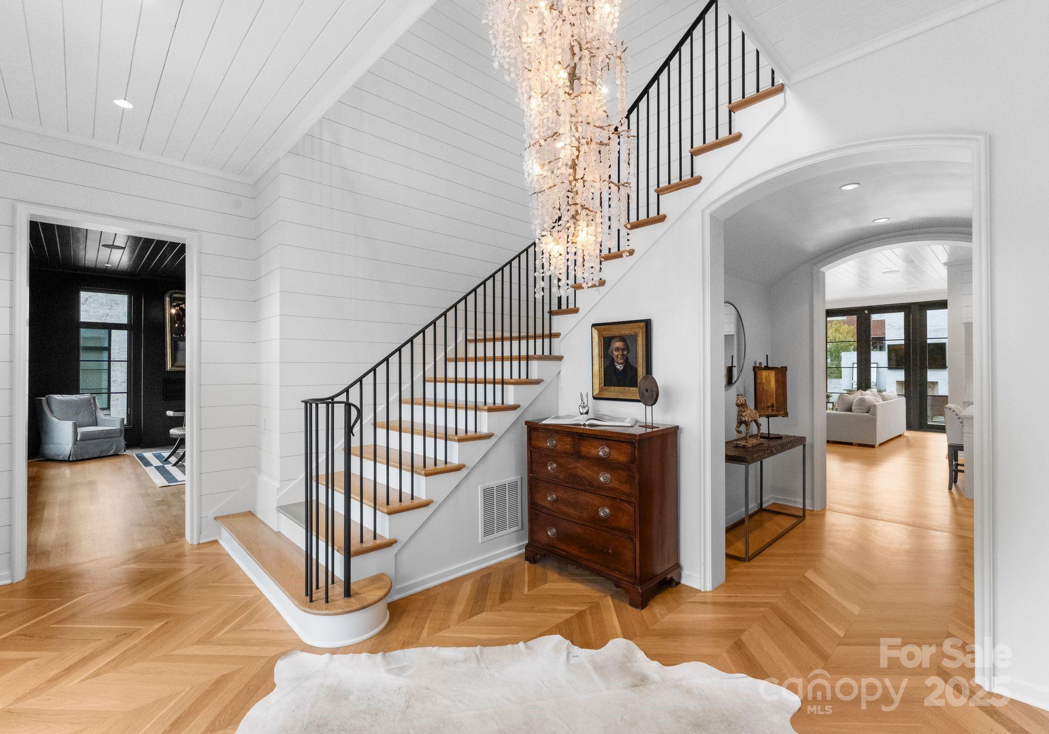 2818 Kenwood Sharon Lane