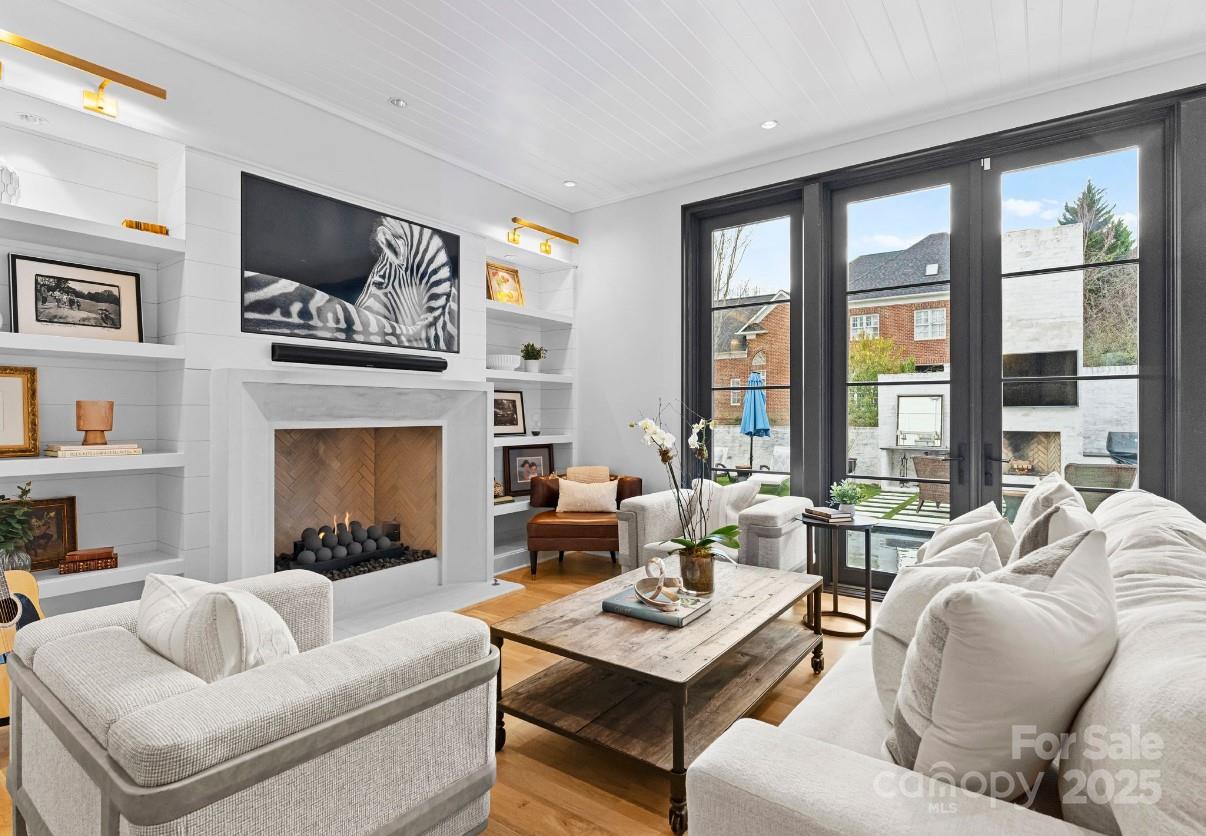 Kenwood Sharon Lane - Residential