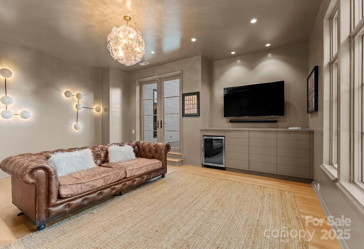 Kenwood Sharon Lane - Residential