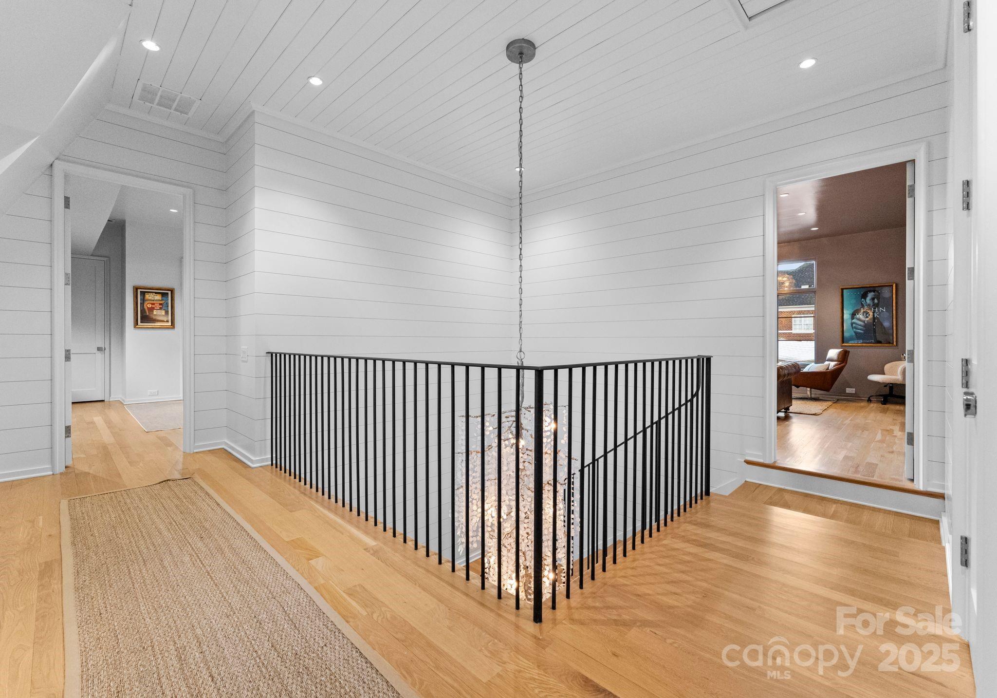 Kenwood Sharon Lane - Residential