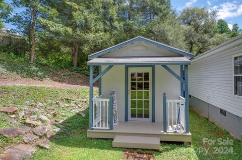 A home in Saluda