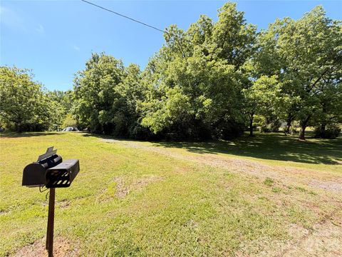 Photo of 7000 Ridge Lane Road, Charlotte, NC 28262 (MLS # 4378356)