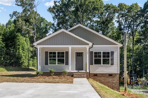 Photo of 205 Poplin Street, Norwood, NC 28128 (MLS # 4283714) Photo of 205 Poplin Street, Norwood, NC 28128 (MLS # 4283714)