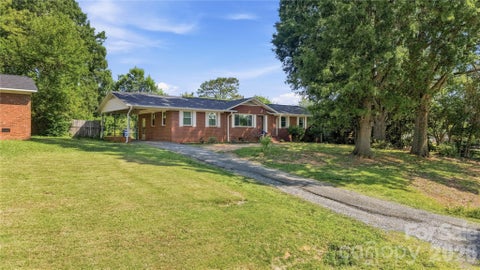 Photo of 323 Meadowbrook Drive, Matthews, NC 28104 (MLS # 4403089)
