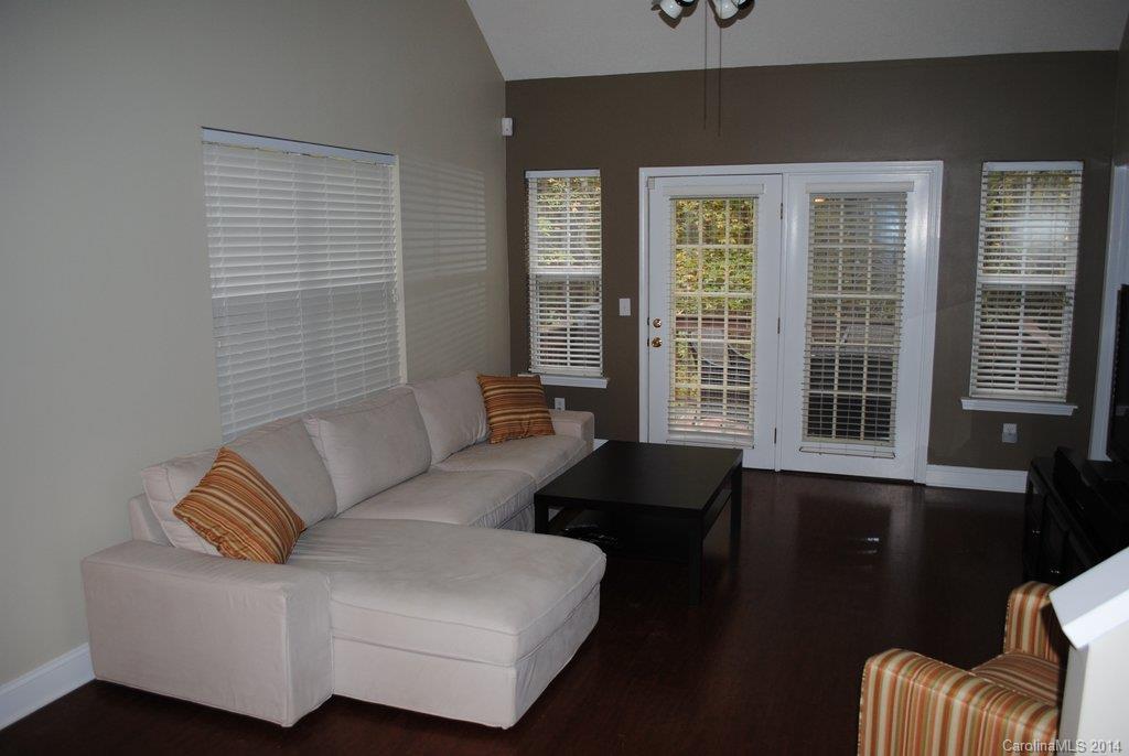 Elizabeth Townes - Residential Lease