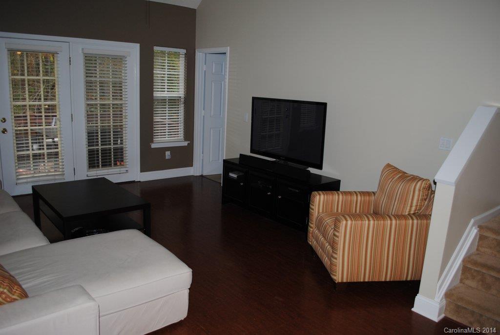 Elizabeth Townes - Residential Lease