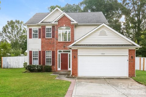 Photo of 13209 Crooked Pine Court, Charlotte, NC 28215 (MLS # 4349480)