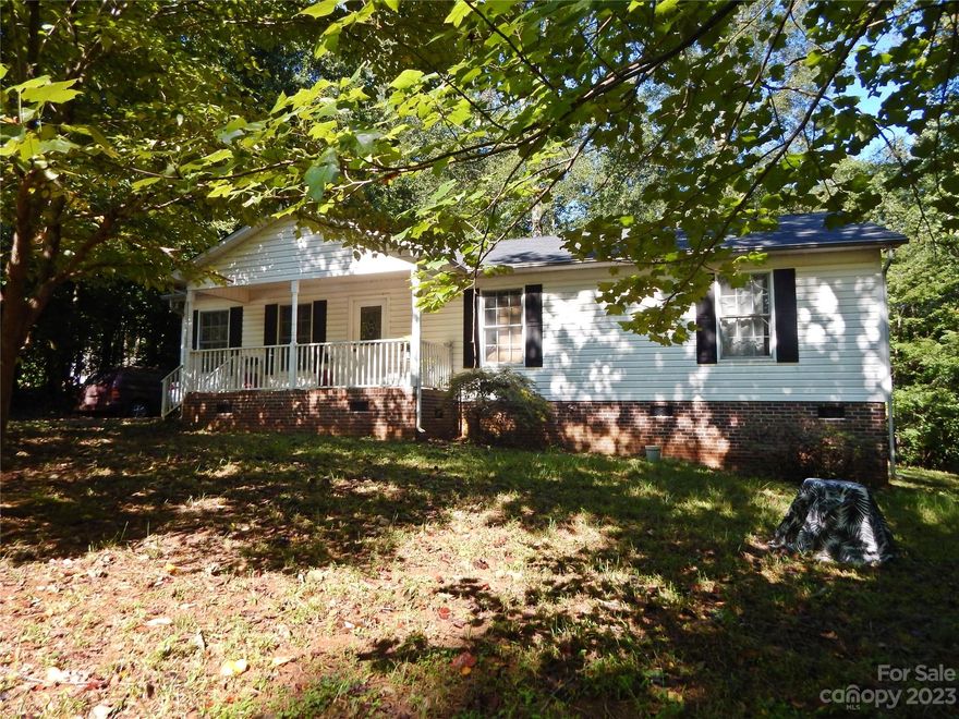 Welcome to 1019 Field Swallow Way nestled in a quiet cul-de-sac in Clover. This home features an inviting front porch that beckons you to unwind and a delightful screened rear porch that overlooks a sprawling 1-acre wooded oasis. With 3 spacious bedrooms and 2 full baths, this home offers comfortable living spaces, including a generously sized dining area perfect for gatherings. While it awaits your personal touch and creativity, it comes with the added benefit of recent roof and HVAC replacements in 2016. It is also located in the coveted Clover School District. Embrace the opportunity to transform this house into your dream home. Home being sold in As-Is Condition.