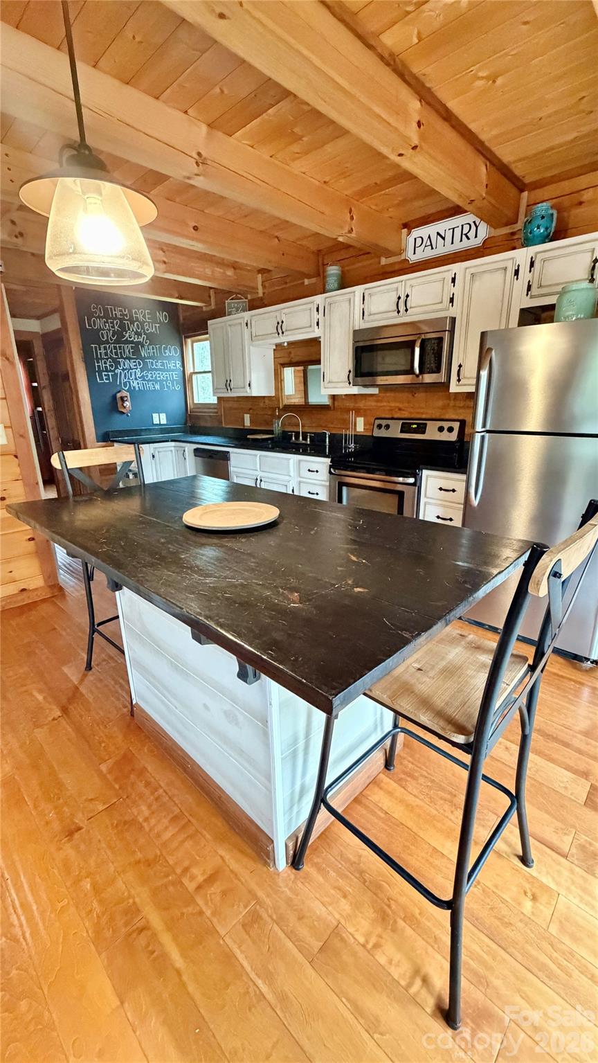 1142 Clearwater Parkway