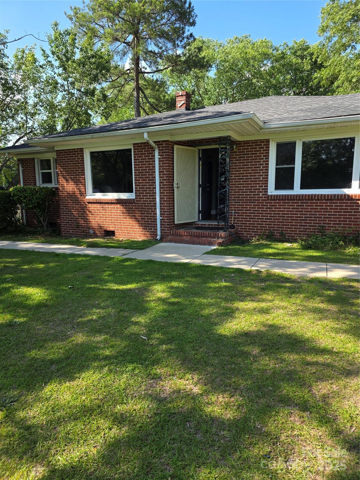 1913 Country Club Road