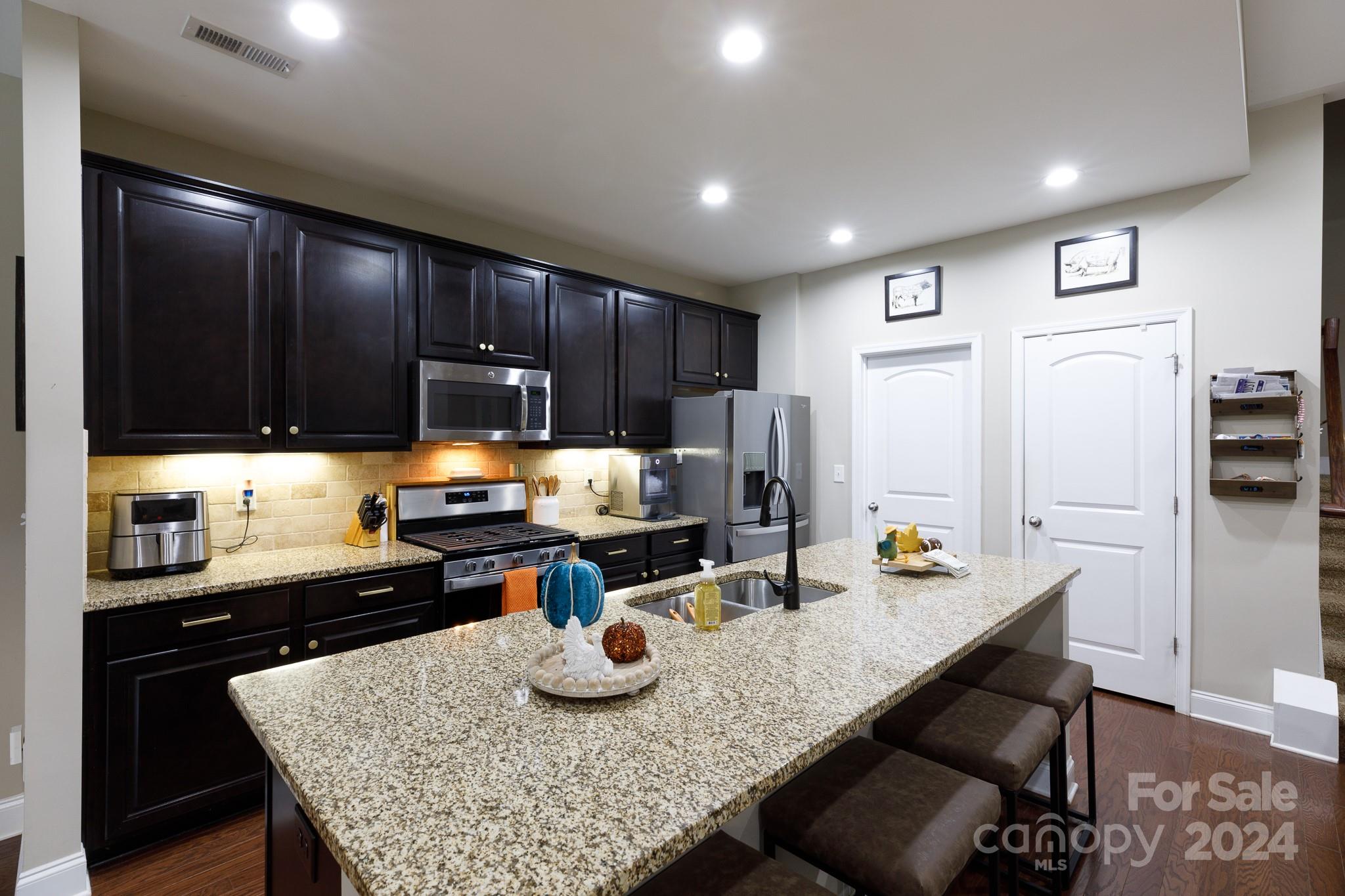 The Gates At Eastview - Residential