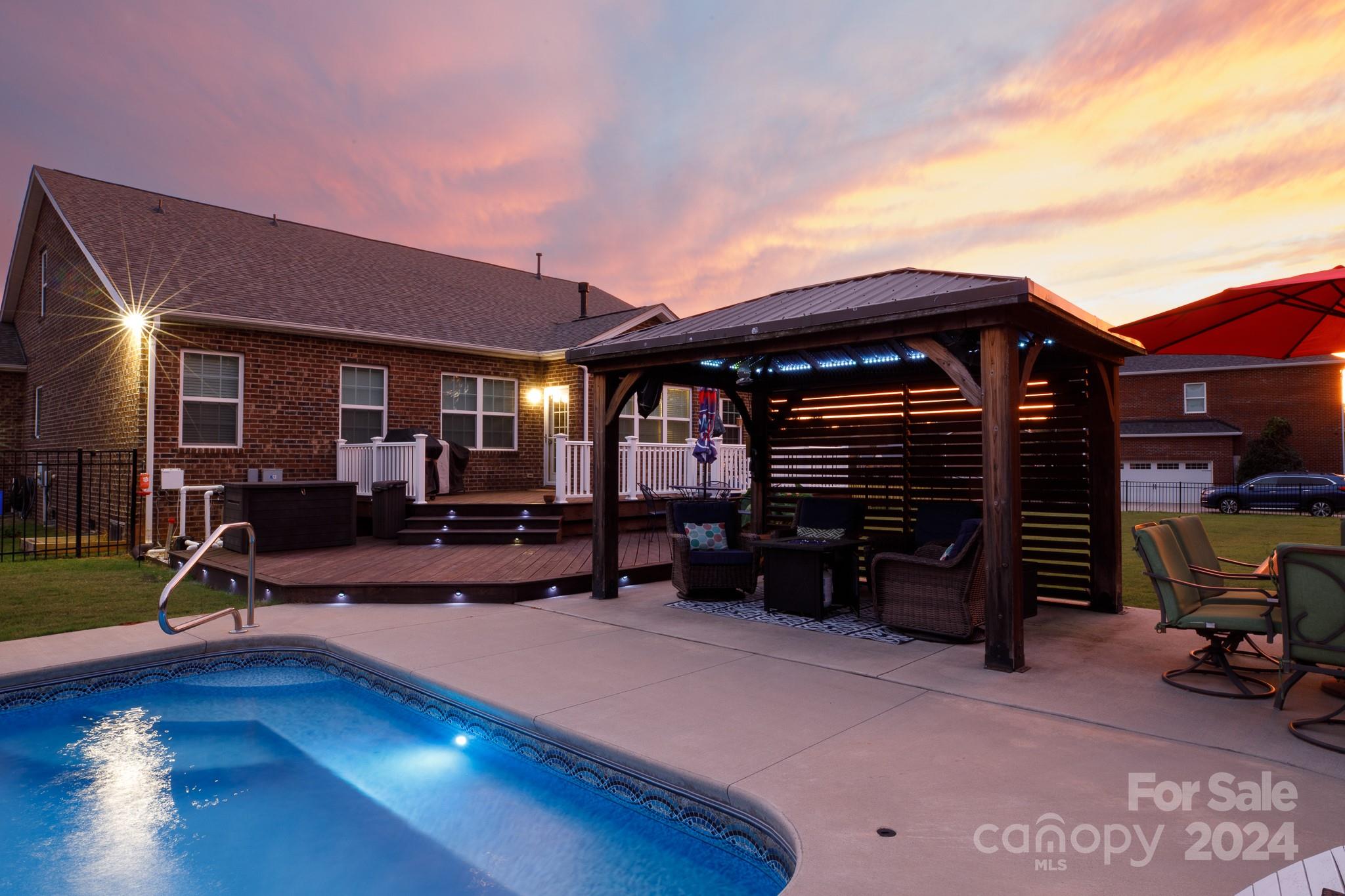 The Gates At Eastview - Residential