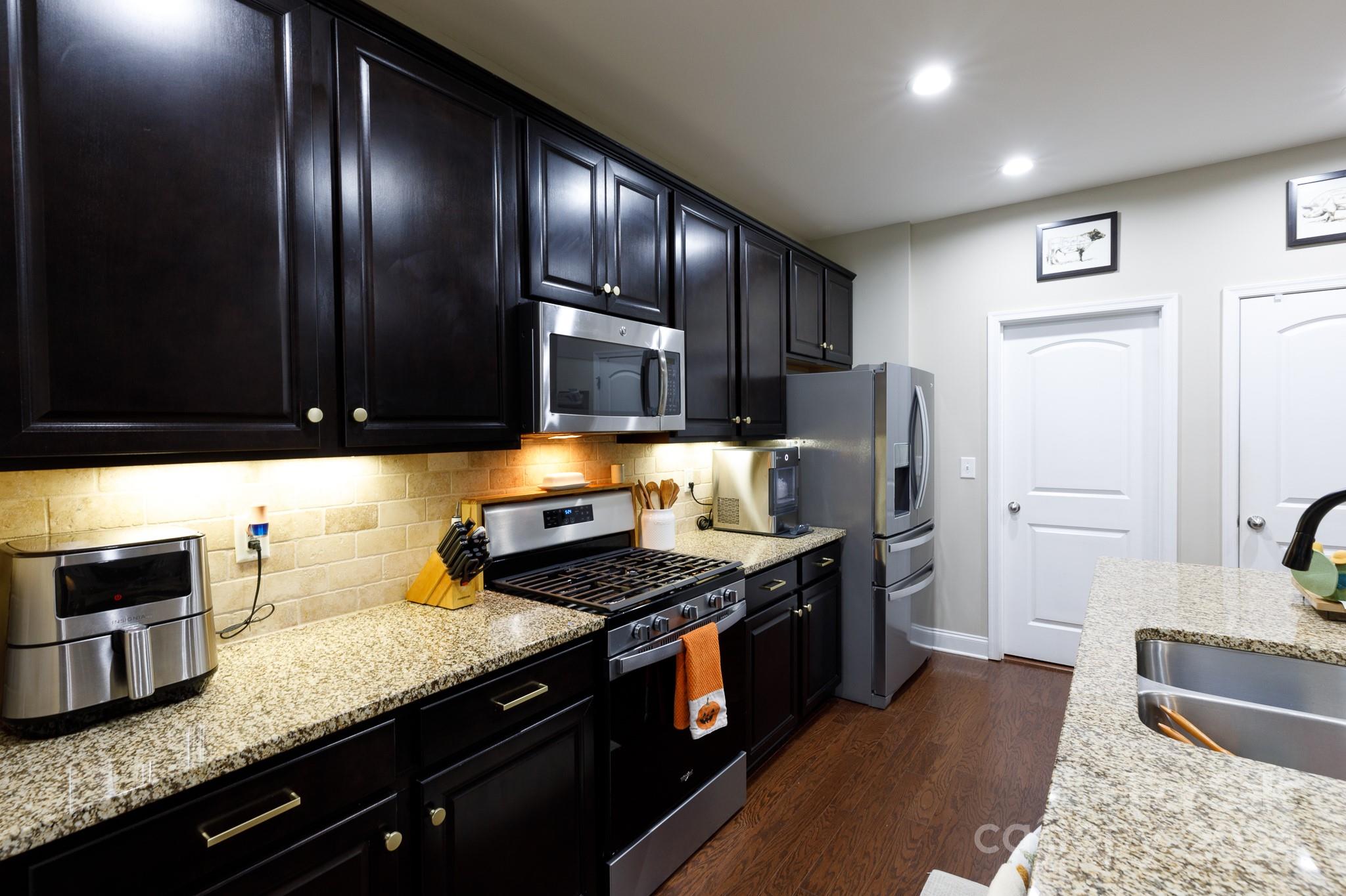 The Gates At Eastview - Residential