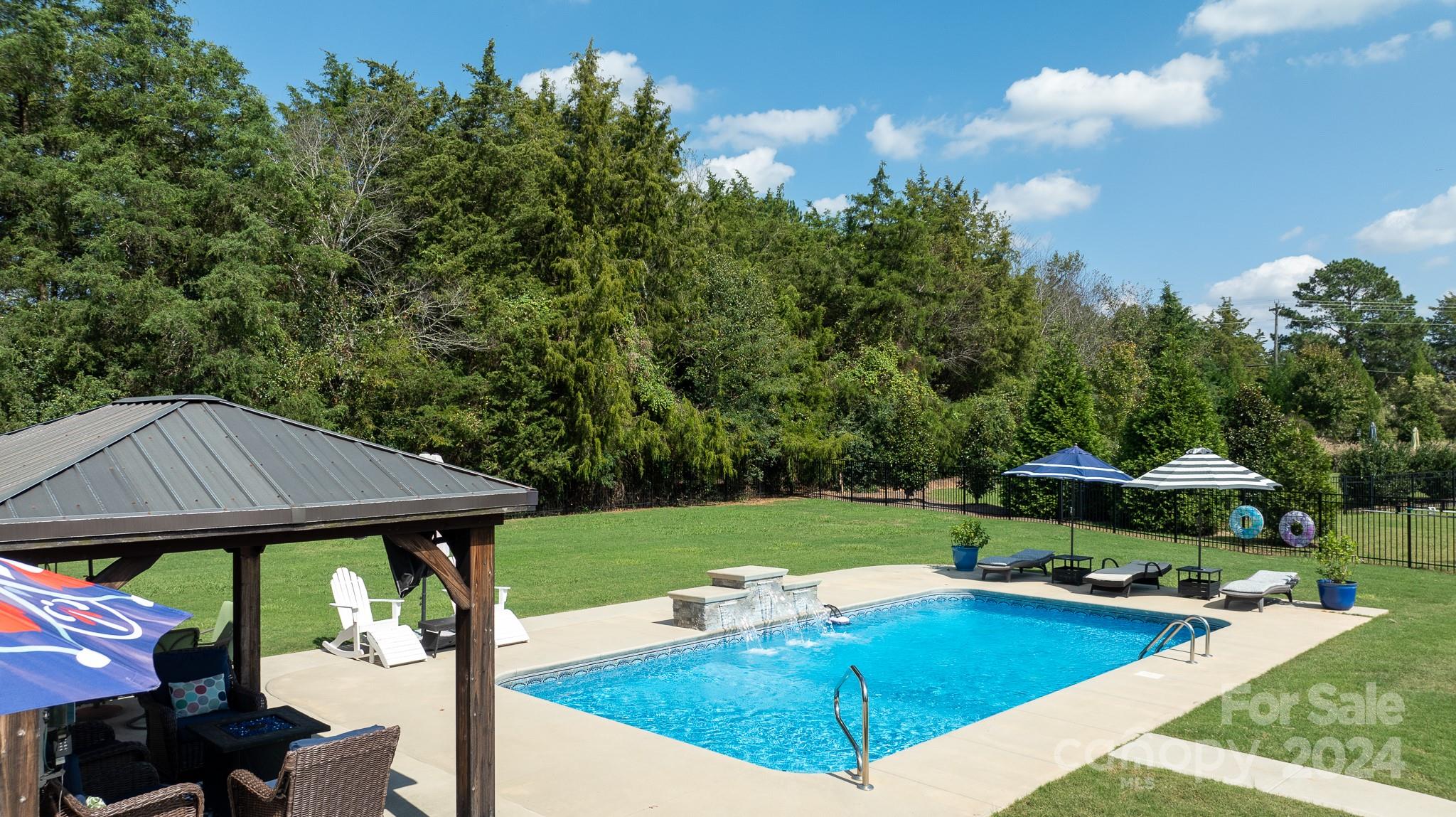 The Gates At Eastview - Residential