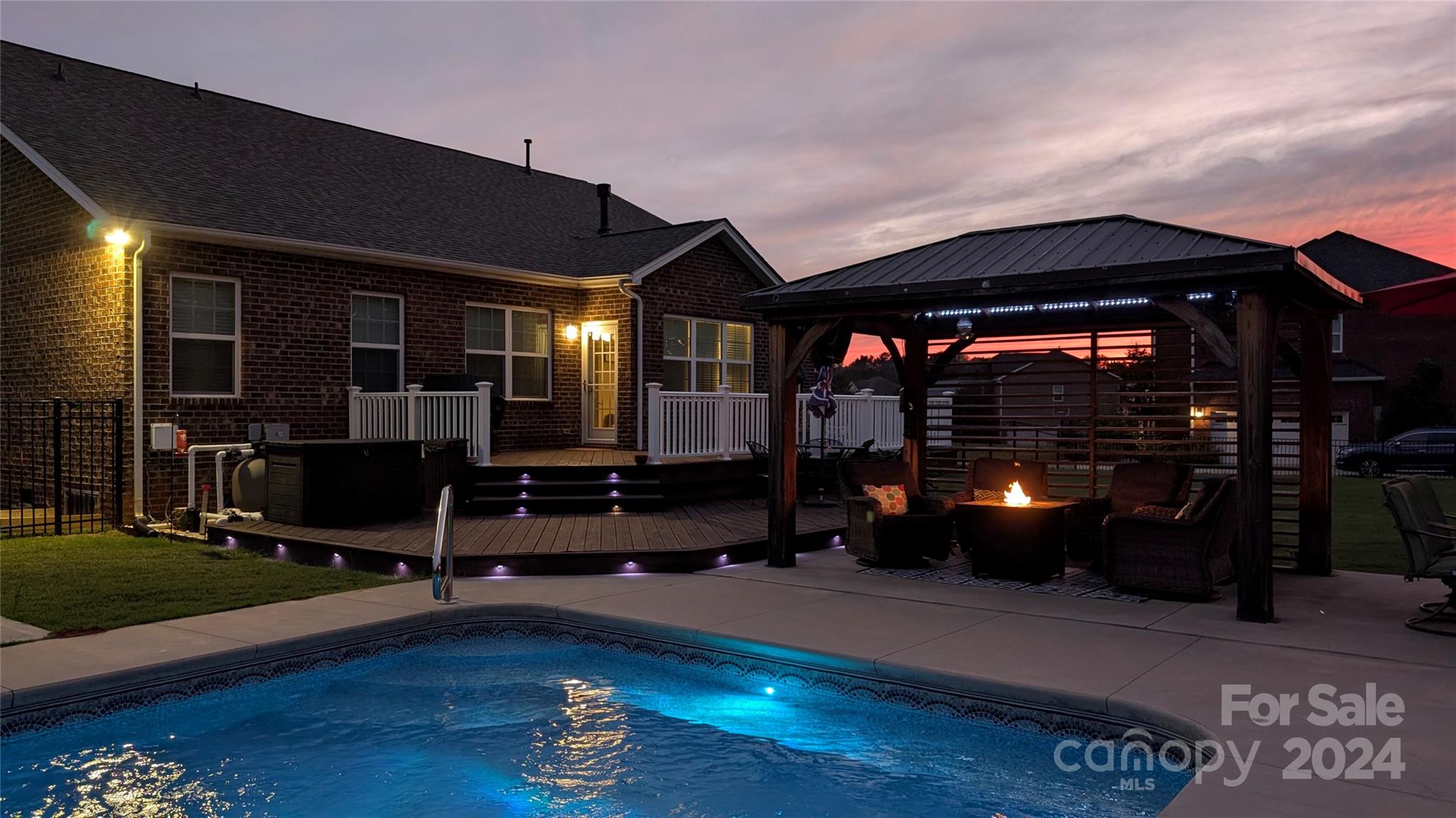 The Gates At Eastview - Residential