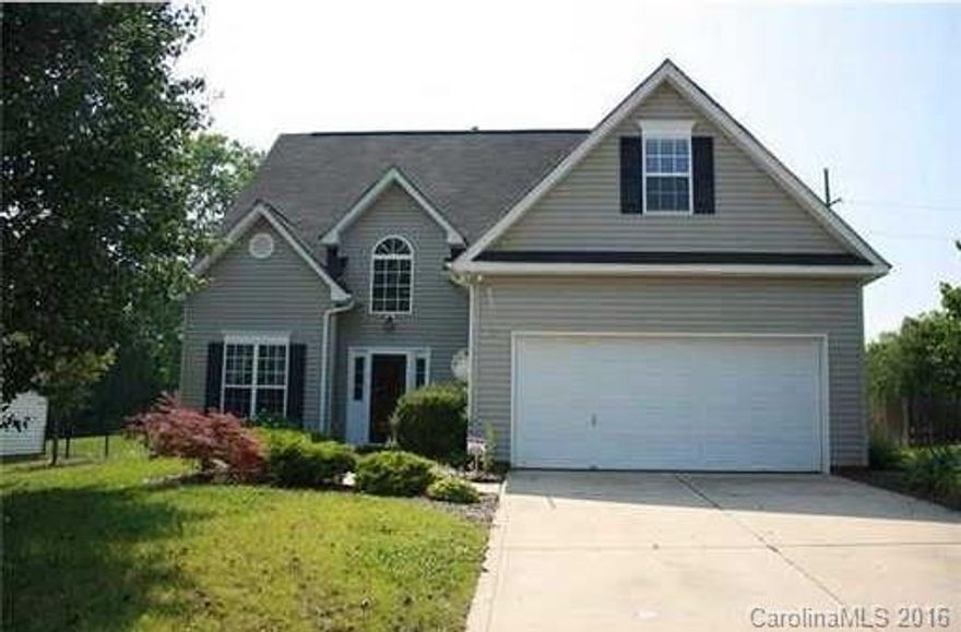 Beautiful house in the Riverfront Community. Master bedroom on the main level, hardwood floors, granite in kitchen with courtesy use stainless steel appliances. Home has huge walk-in closets, built in cabinets, updates throughout. Home has A MUST SEE Great room that is stunning!!