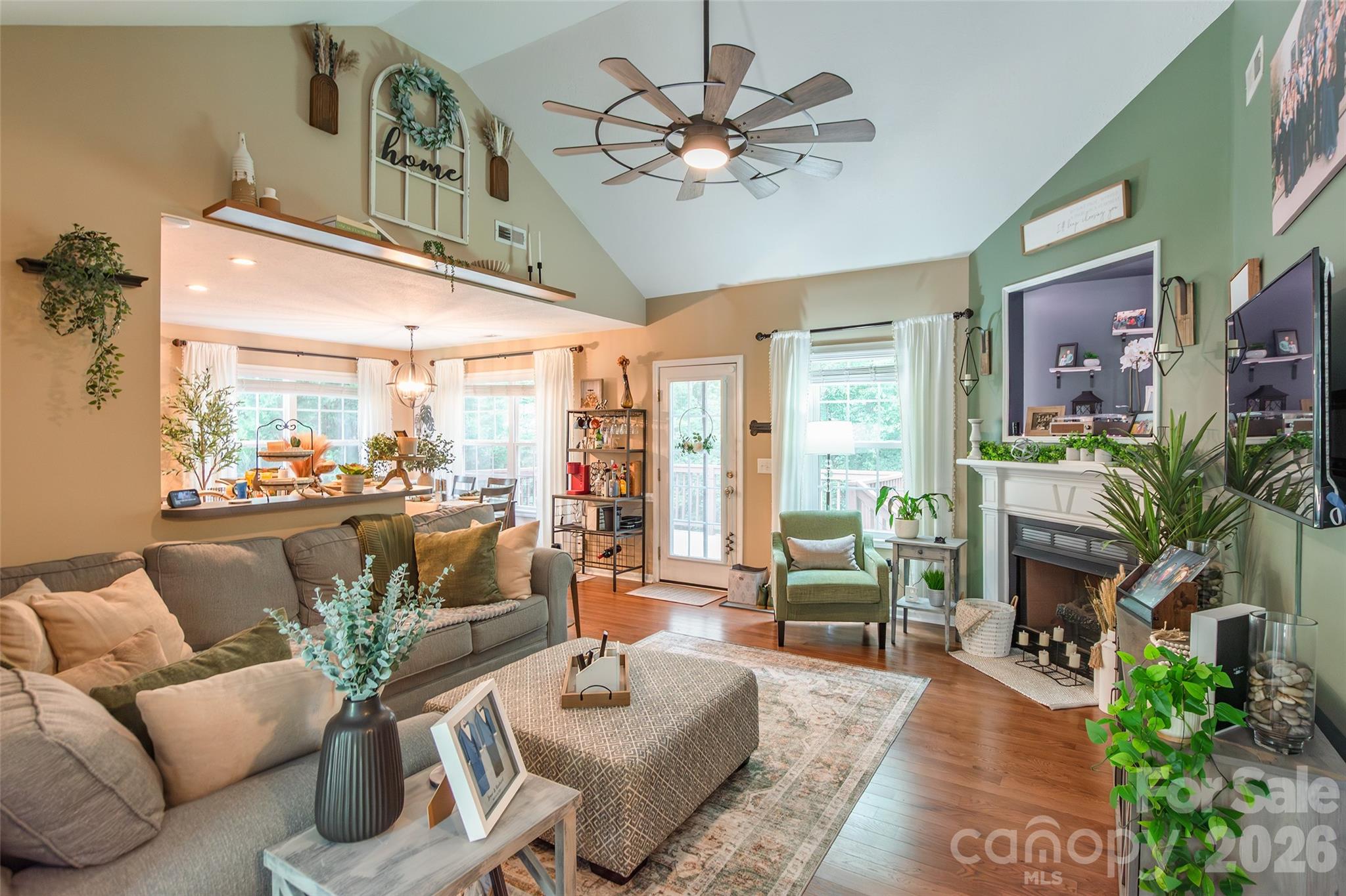 1079 Warpers Lane