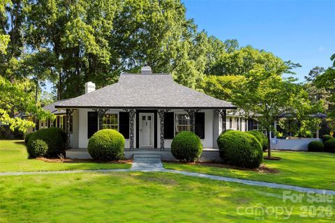 Photo of 1314 Park Lane, Gastonia, NC 28052 (MLS # 4379473)