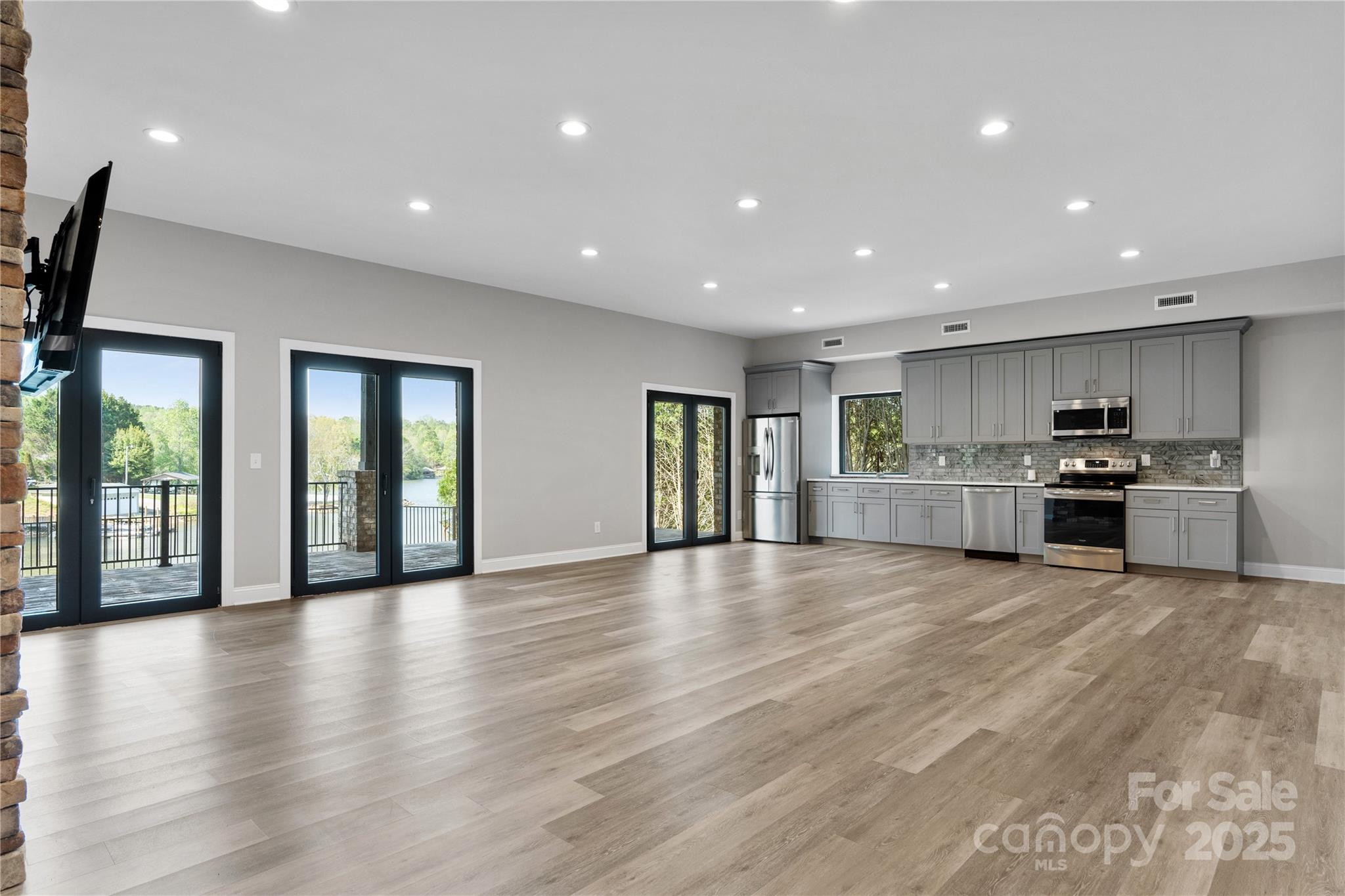 Riviera Run - Residential