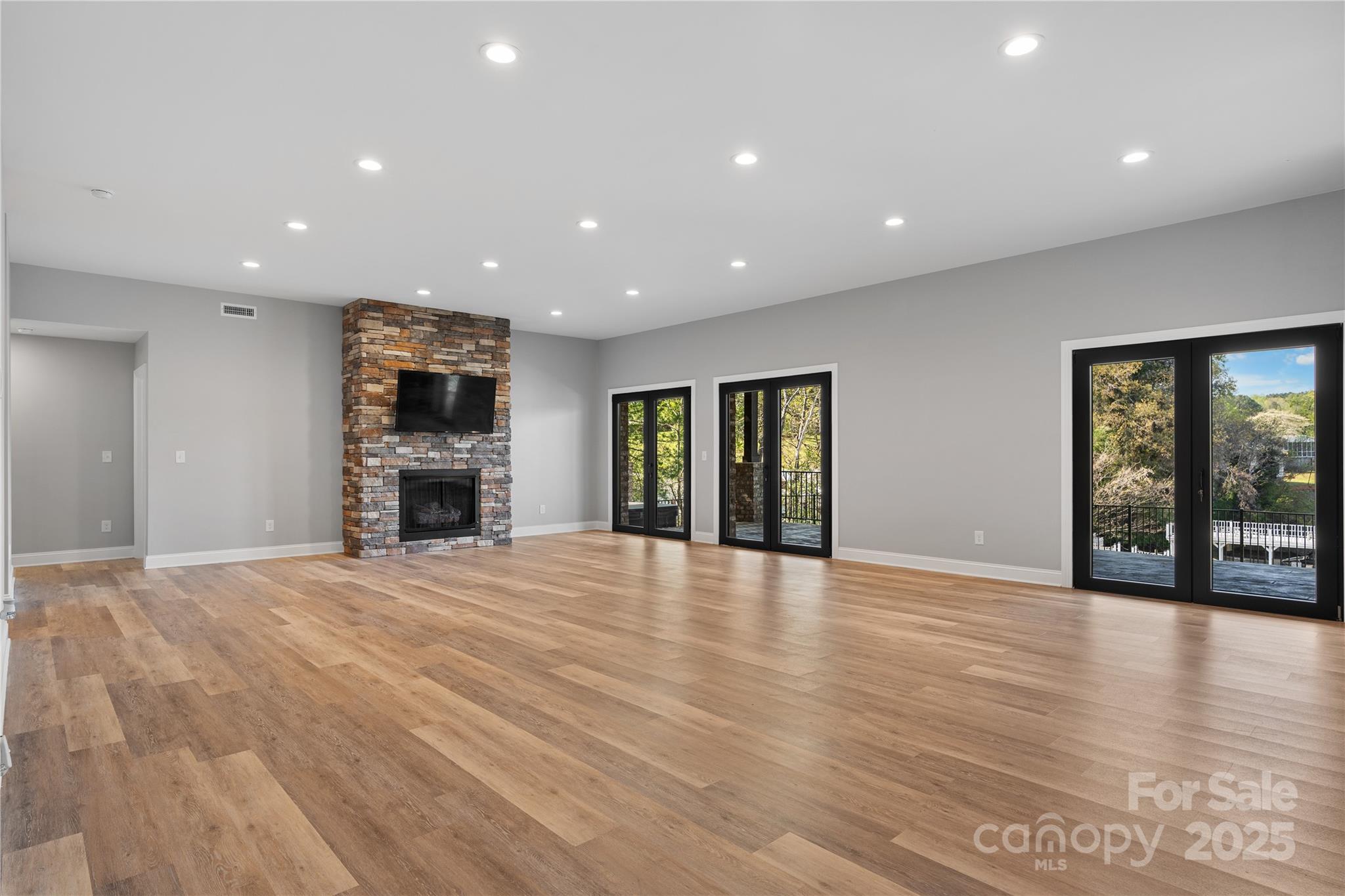 Riviera Run - Residential