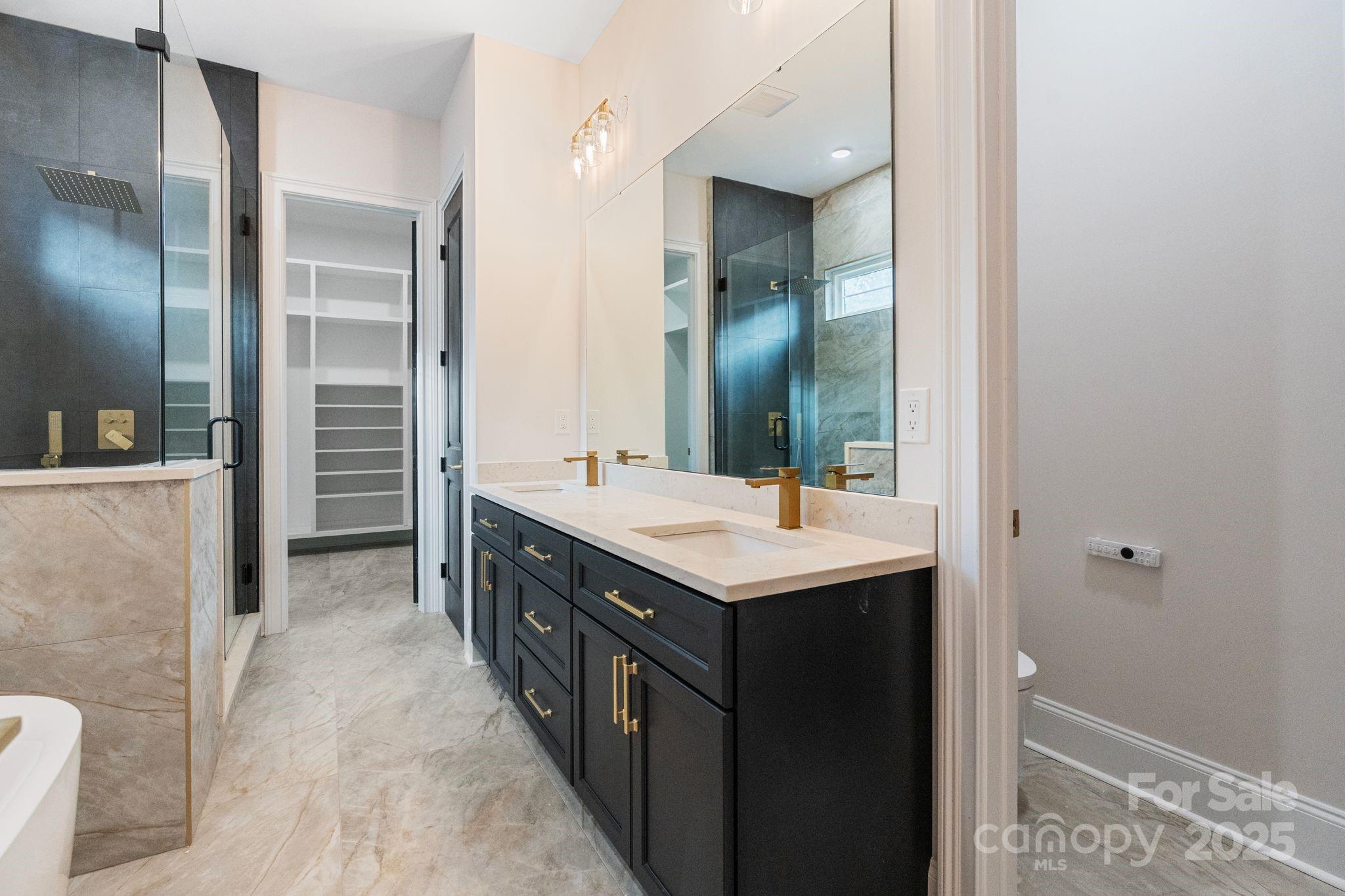 Legacy On The Lake - Residential