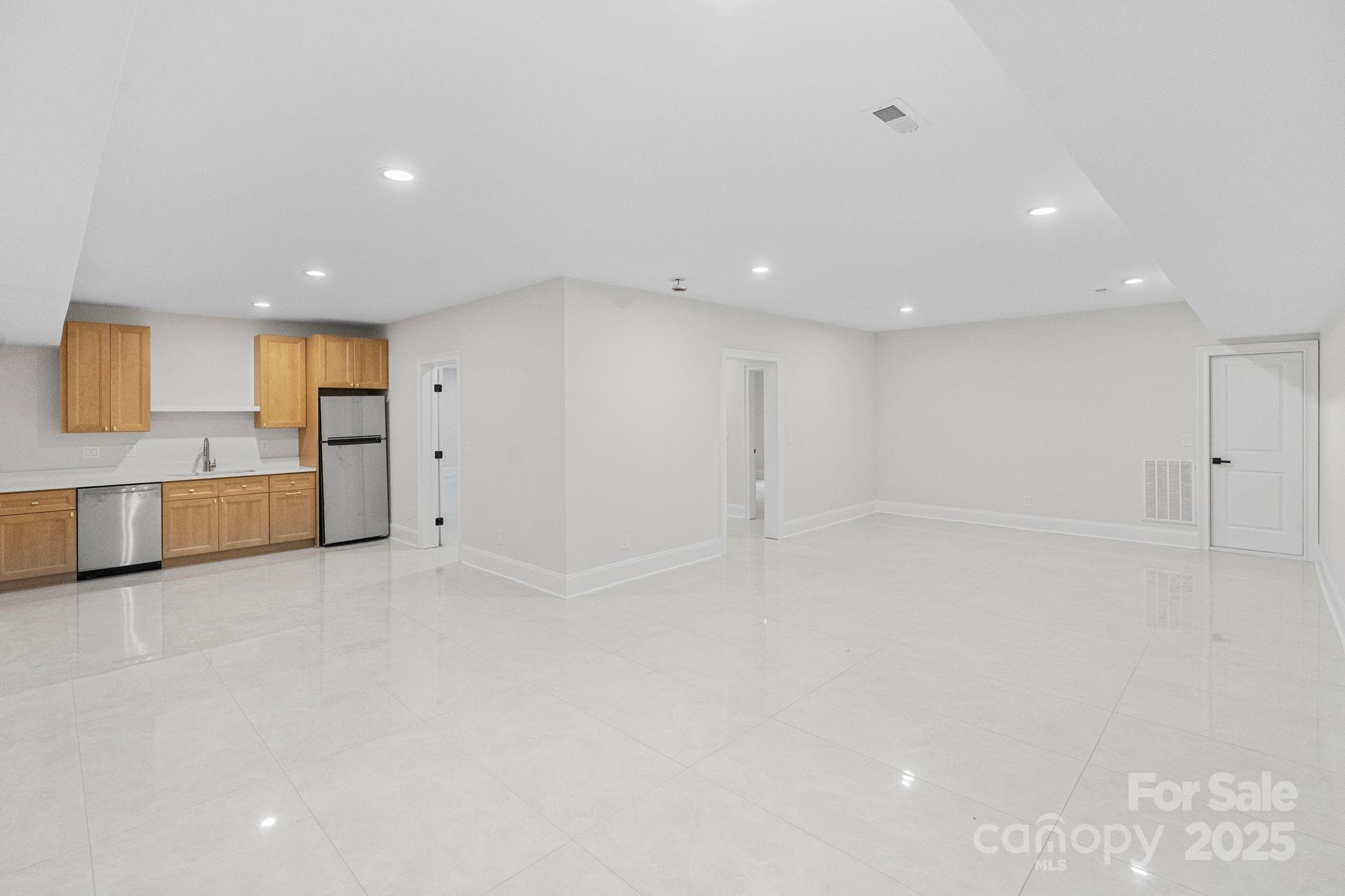 Legacy On The Lake - Residential