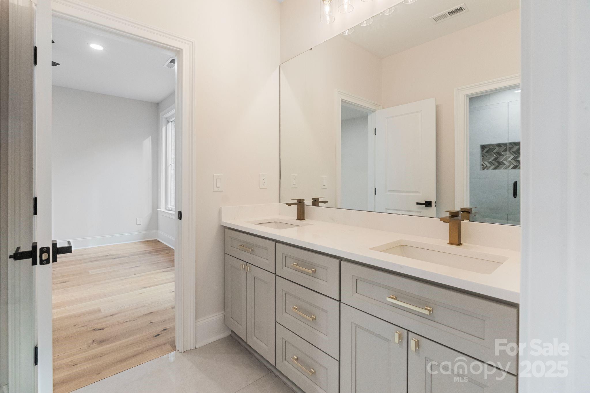 Legacy On The Lake - Residential