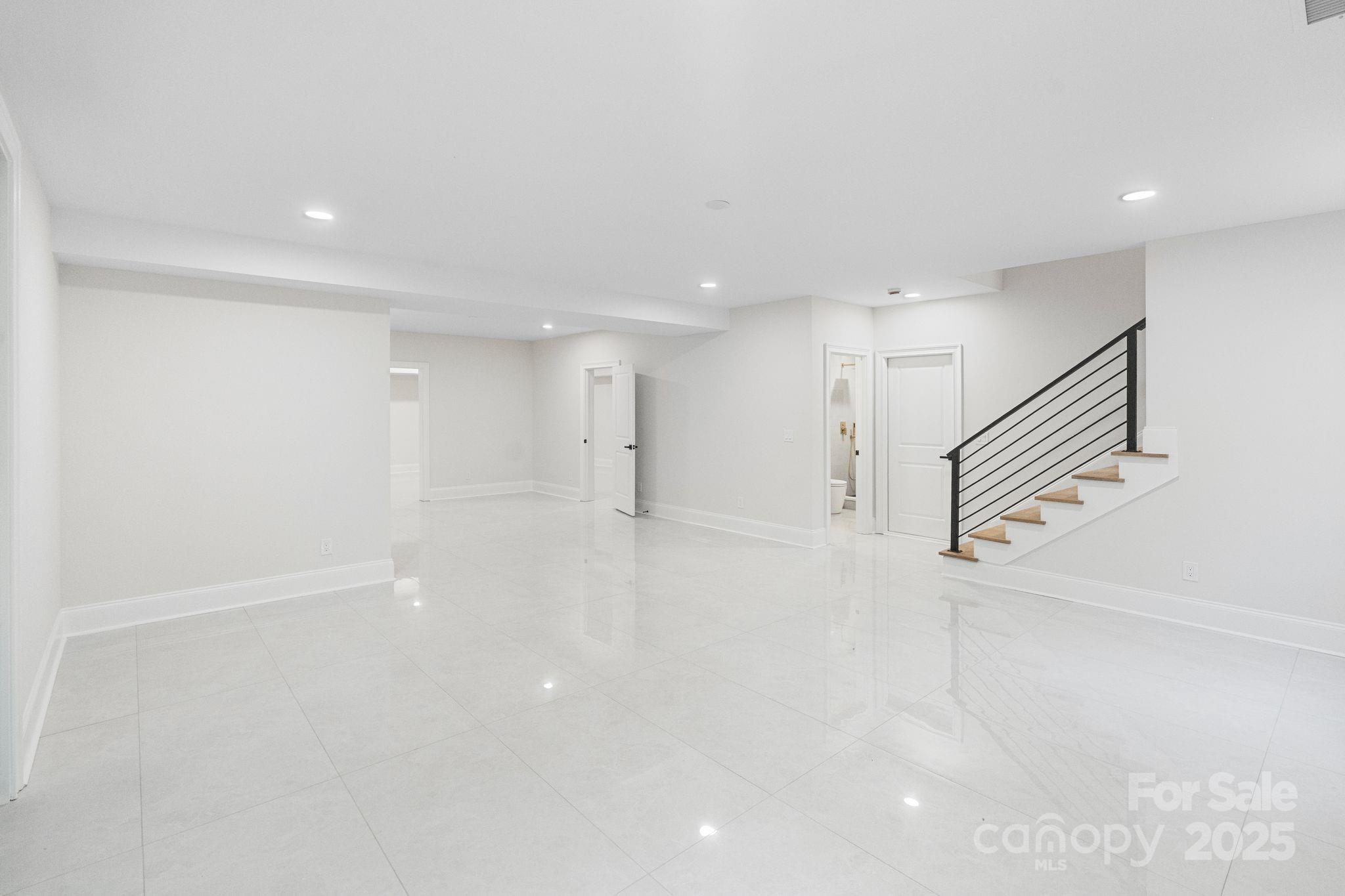 Legacy On The Lake - Residential