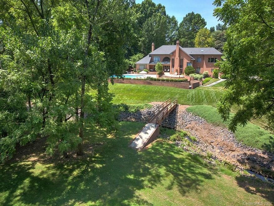 Unleash the imagination and the options are endless. A solid & well maintained residence that would benefit from being 'de-1980-fied'. Or, if you are looking for the best homesite in Charlotte, it can be considered for your dream mega new build. Sits proudly on one of the larger lots; a beautiful, idyllic 2.5 acres in the premier 24hr guard-gated, Seven Eagles. A rare to come by offering that hosts simply stunning views up the 7th fairway of Quail Hollow, home of the WF Championship. Master down