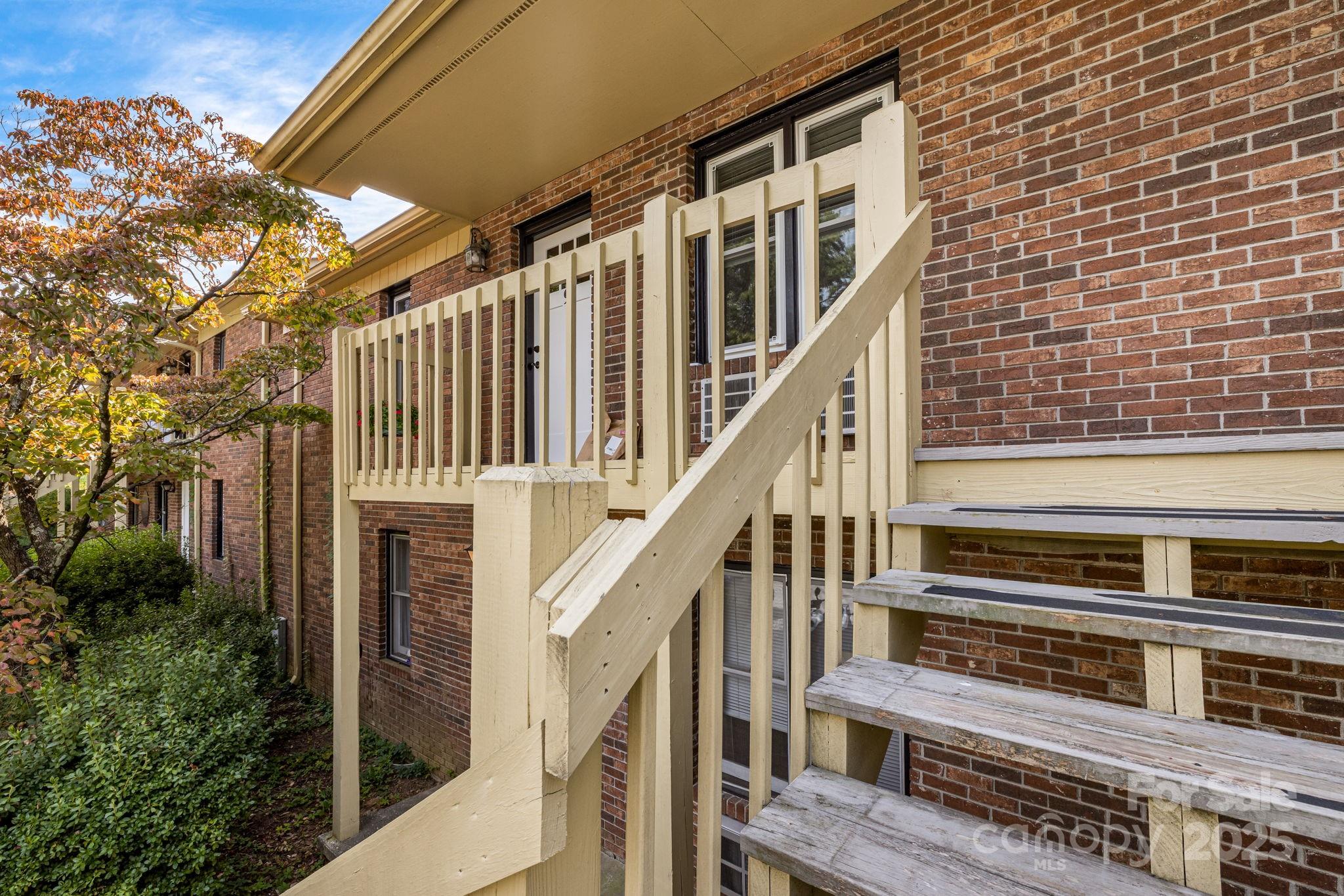 Kanuga Crest - Residential