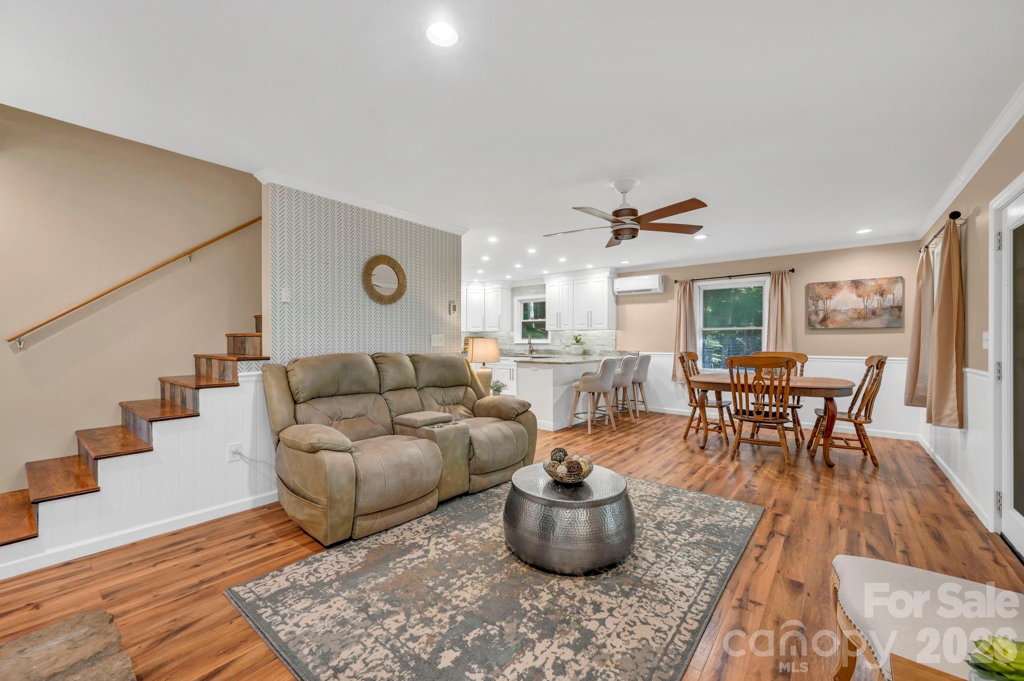 426 Meadowood Lane