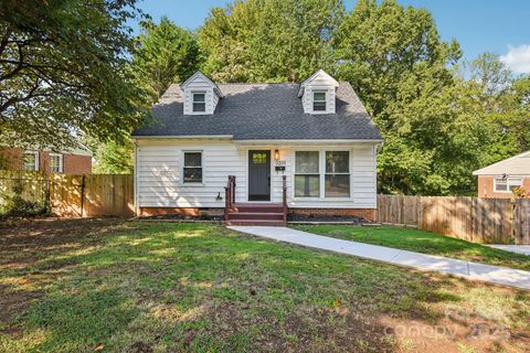 Photo of 3209 Eastwood Drive, Charlotte, NC 28205 (MLS # 4307997)