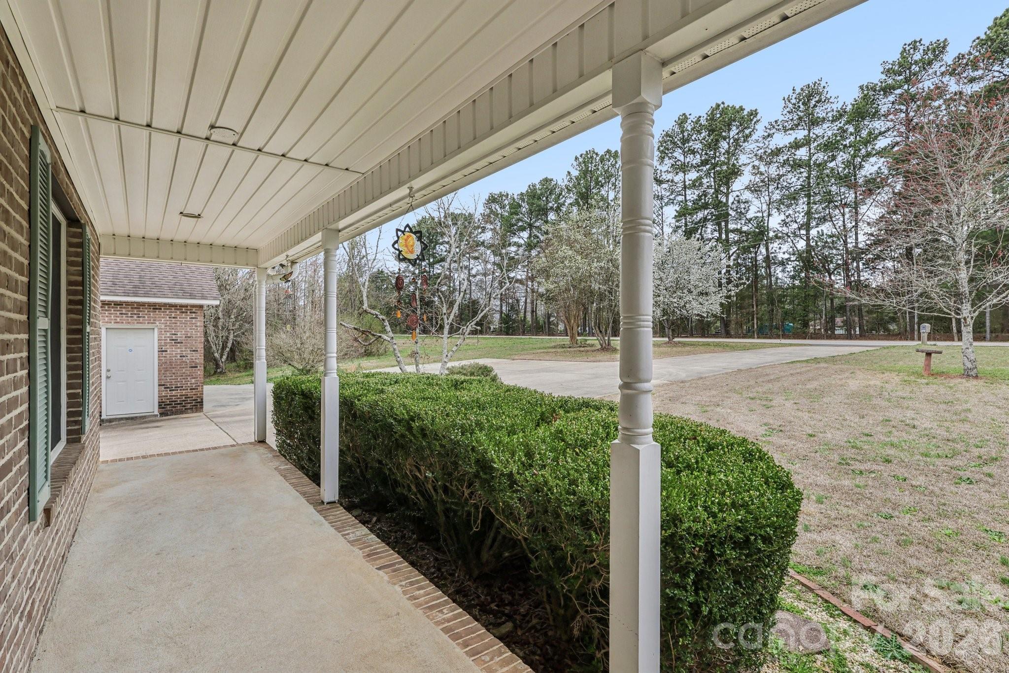 3367 Lesslie Highway