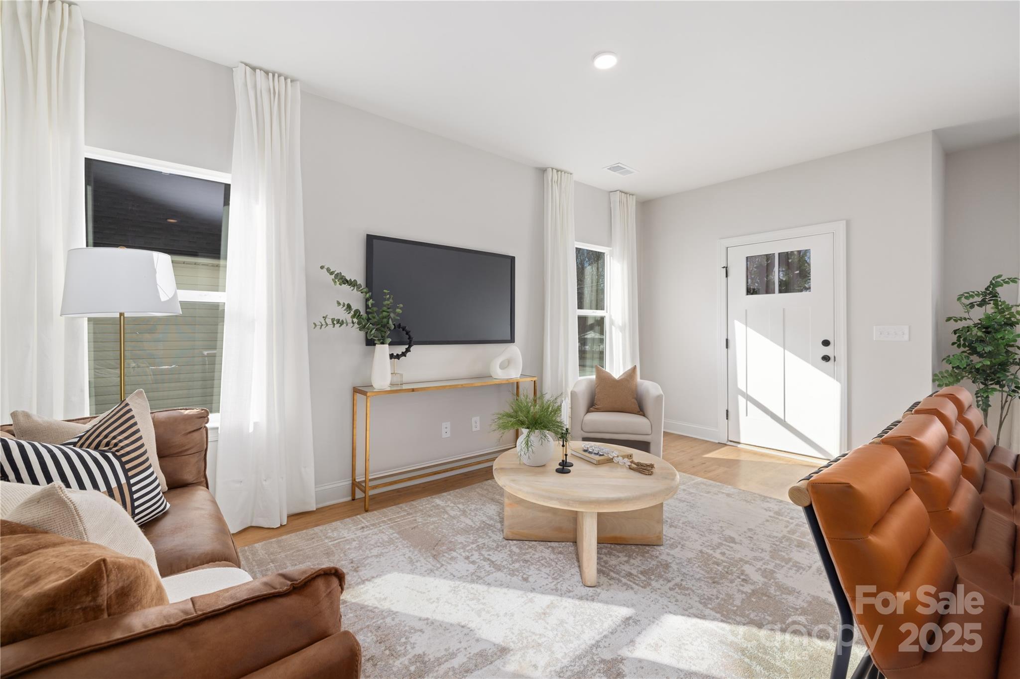 521/525 N Linwood Avenue