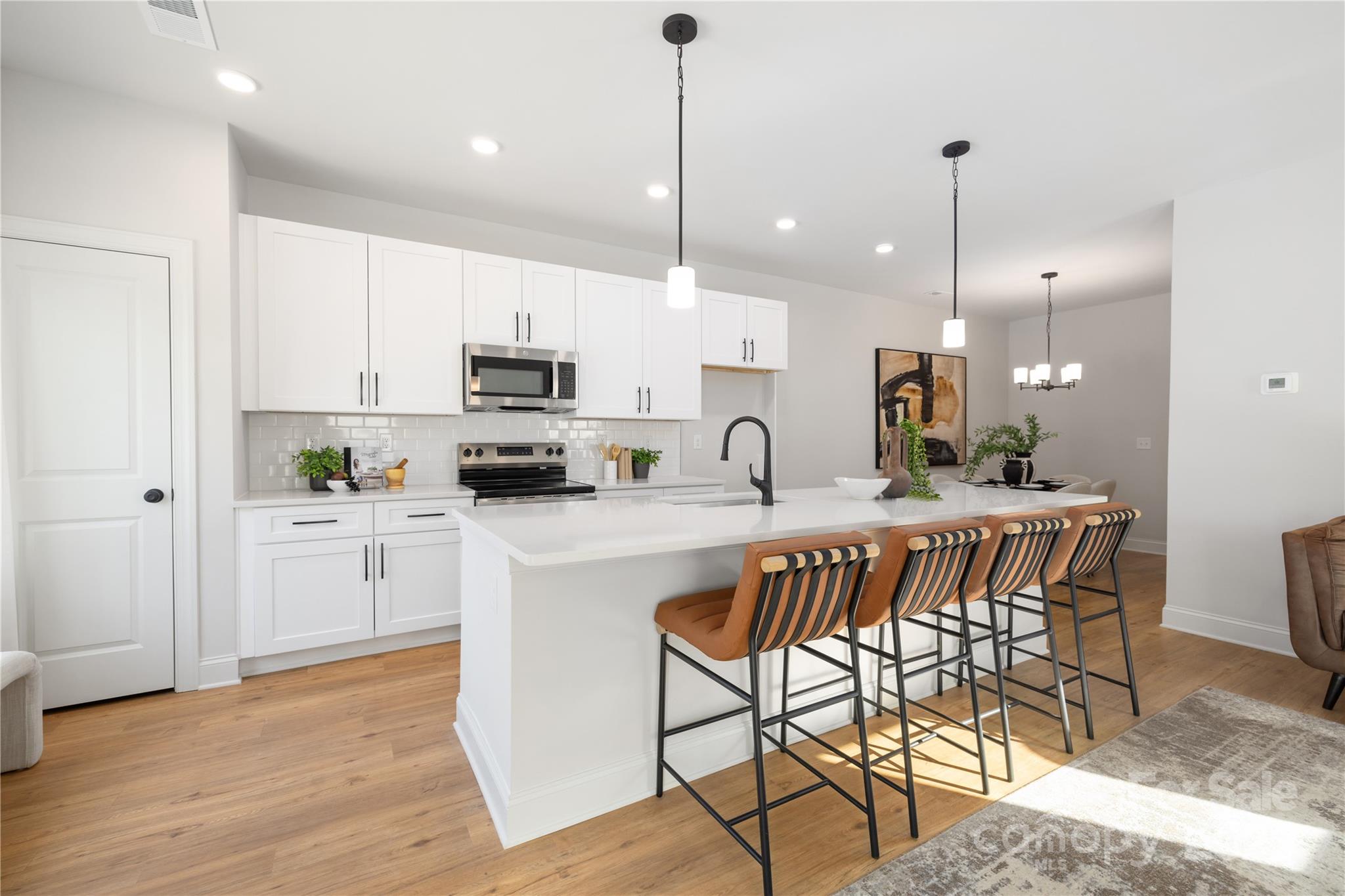 521/525 N Linwood Avenue