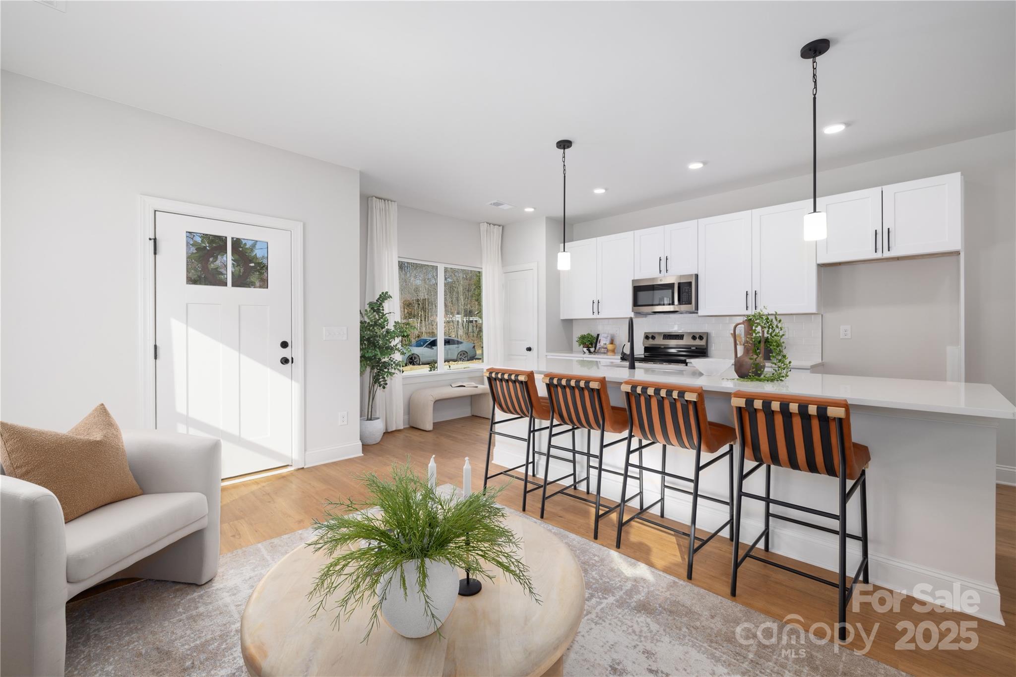 521/525 N Linwood Avenue