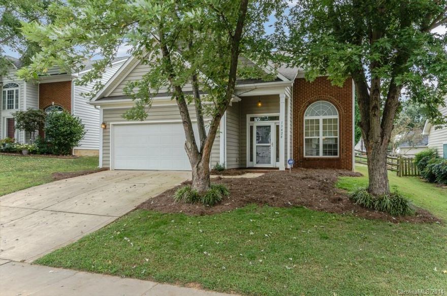 Beautiful 2-Story with Master Down! Tons of new upgrades include all new paint throughout, new carpet, new laminate hardwoods in the foyer and kitchen, new SS appliances and granite counter tops, updated lighting and ceiling fans throughout. Very open layout with a 2-story great room. Large loft upstairs. Nice big flat backyard which is fenced in. Close to I-77, with great access to shopping and restaurants. Awesome community amenities. Home warranty included. Seller will take back up offers!