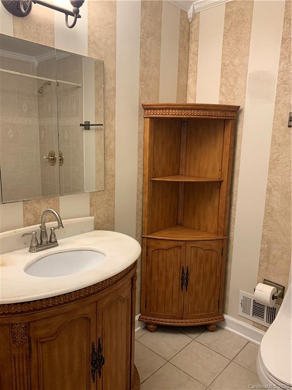 Churchill Downs - Residential Lease