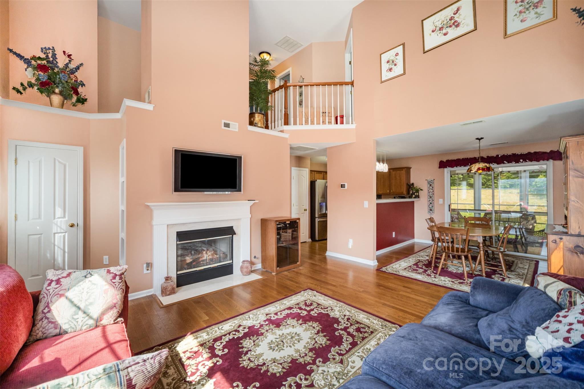 220 Holmes Court