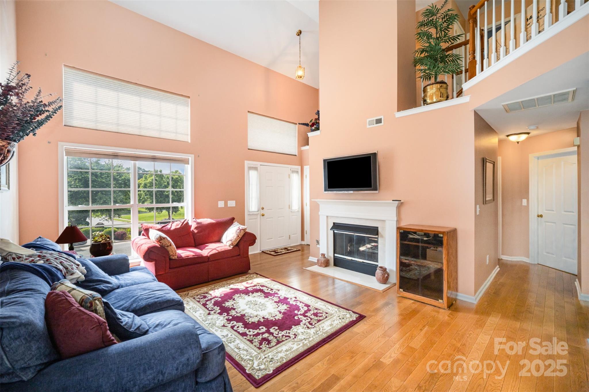 220 Holmes Court
