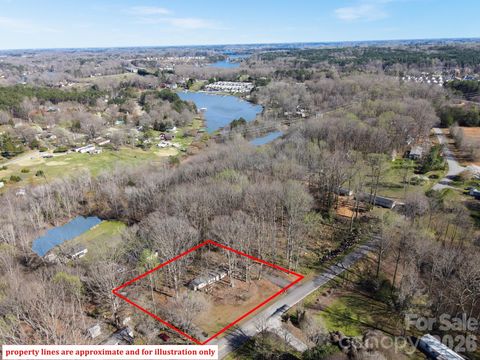 Photo of 6562 Emerald Isle Drive, Sherrills Ford, NC 28673 (MLS # 4356116)