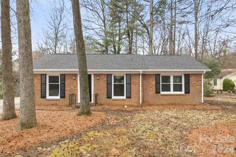 6924 Woodfield Drive Charlotte NC 28215