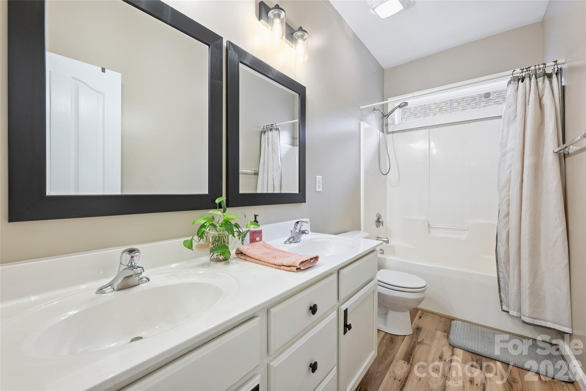 Hollister - Residential