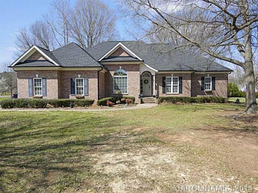 Immaculate, updated one owner ranch on 1 acre lot!  Per seller, New gas pack heating system and roof.  Rannai tankless water heater, central vac, granite in kitchen, beautiful hardwoods, and heated and cooled sun room. Georgeous custom built ins by fireplace, vaulted ceilings and ceiling fans, and lots of natural light., beautiful landscaping w mature trees, all brick, NO HOA- no water bills!